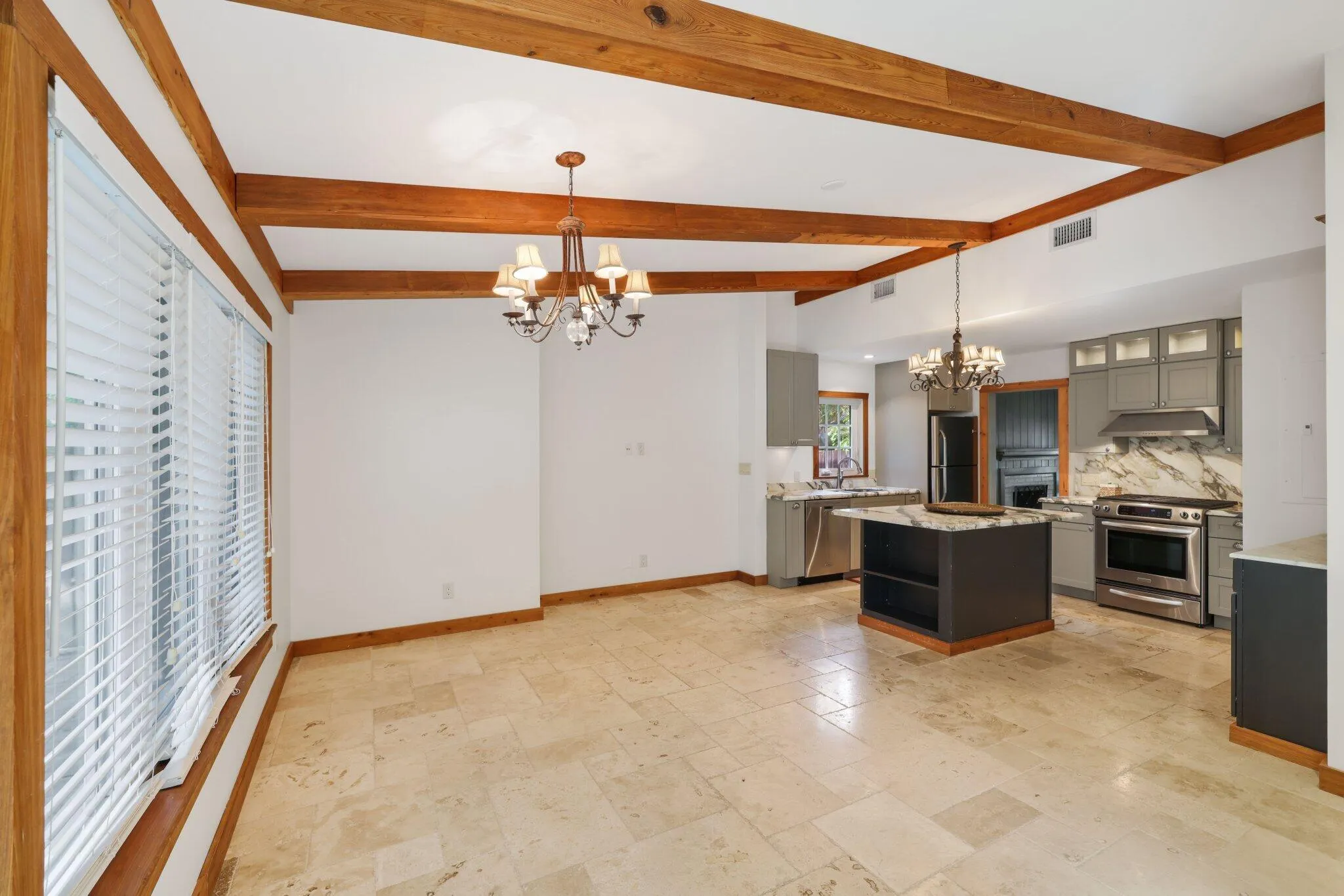 42 Palm Square