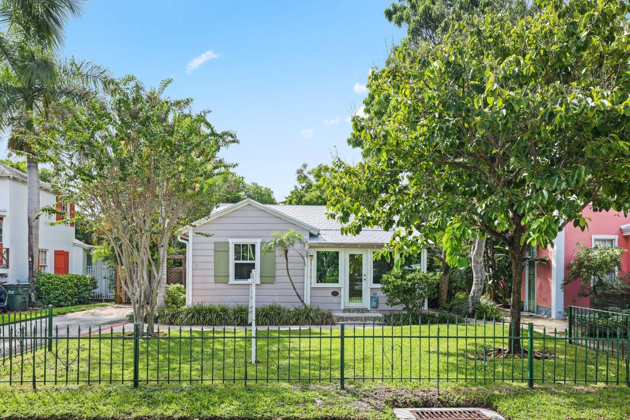 42 Palm Square