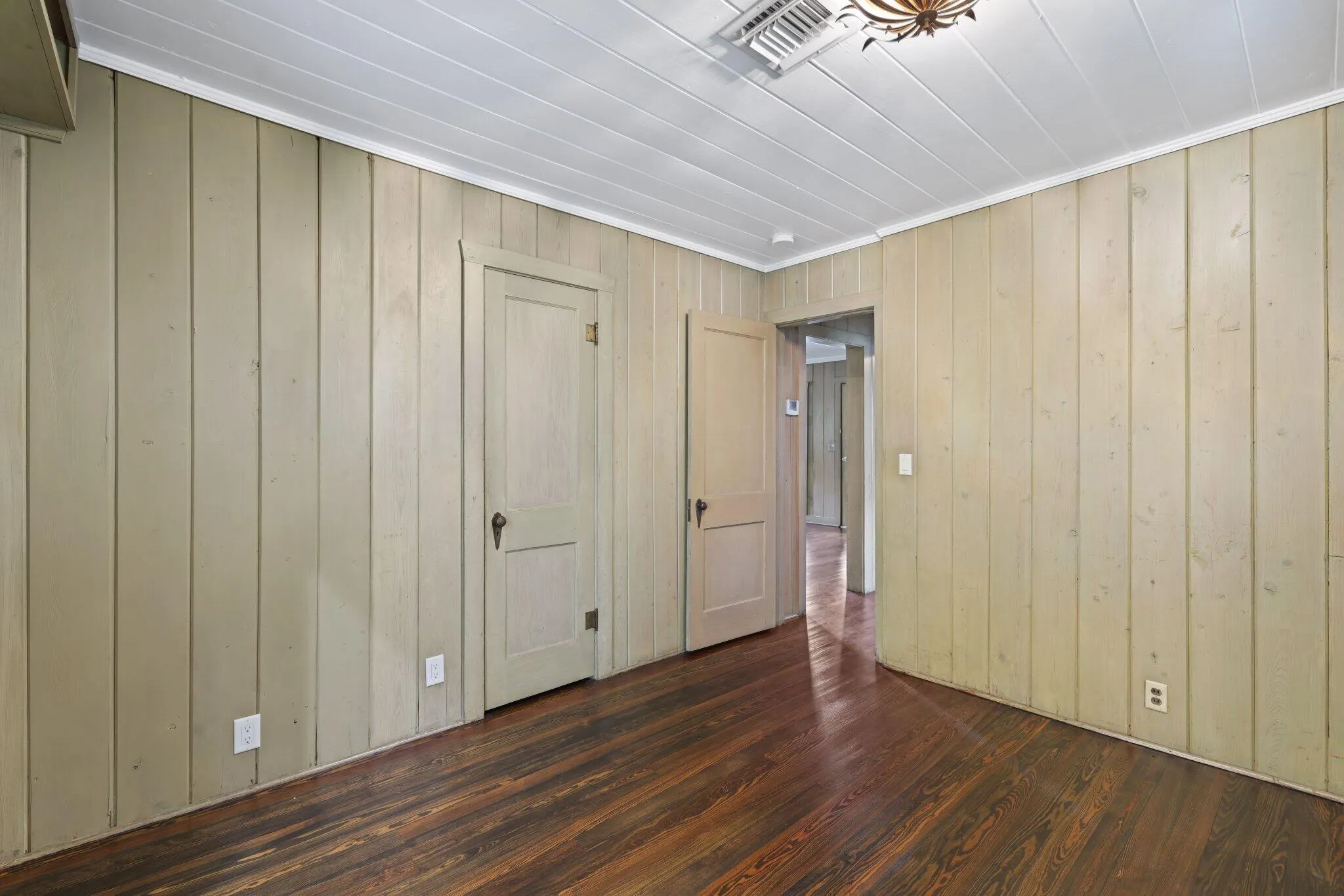 42 Palm Square