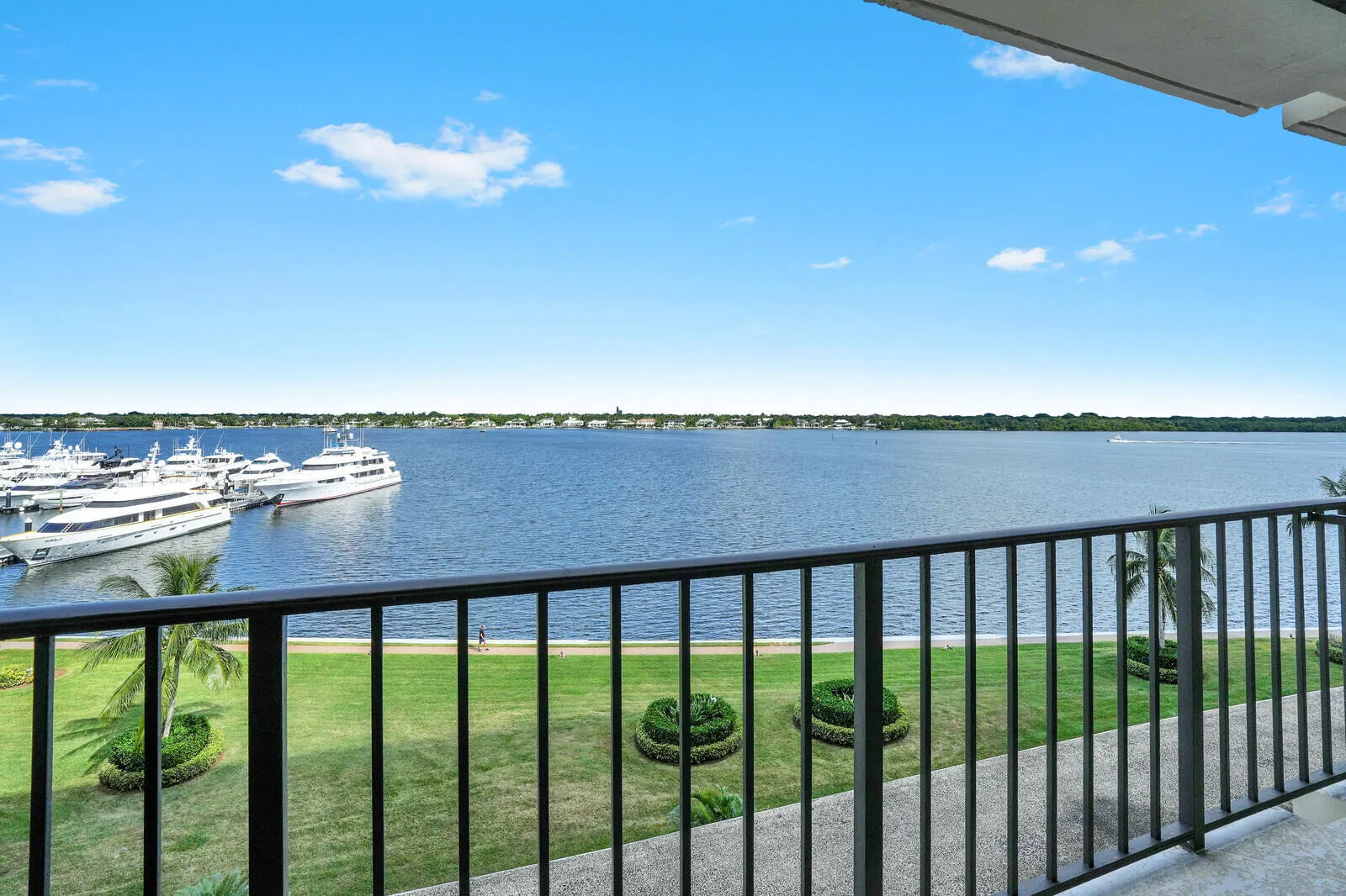 132 LAKESHORE Drive #617