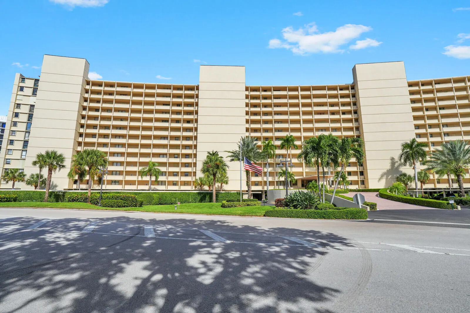 132 LAKESHORE Drive #617