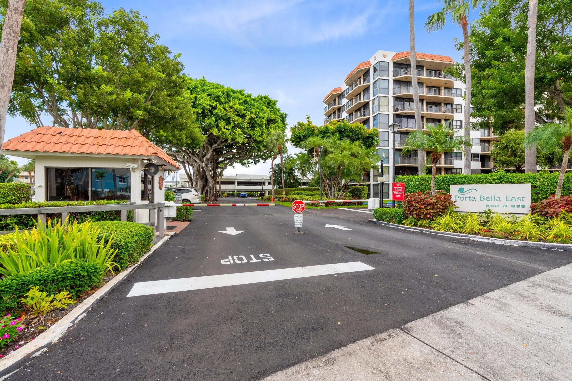 859 Jeffery Street #1090