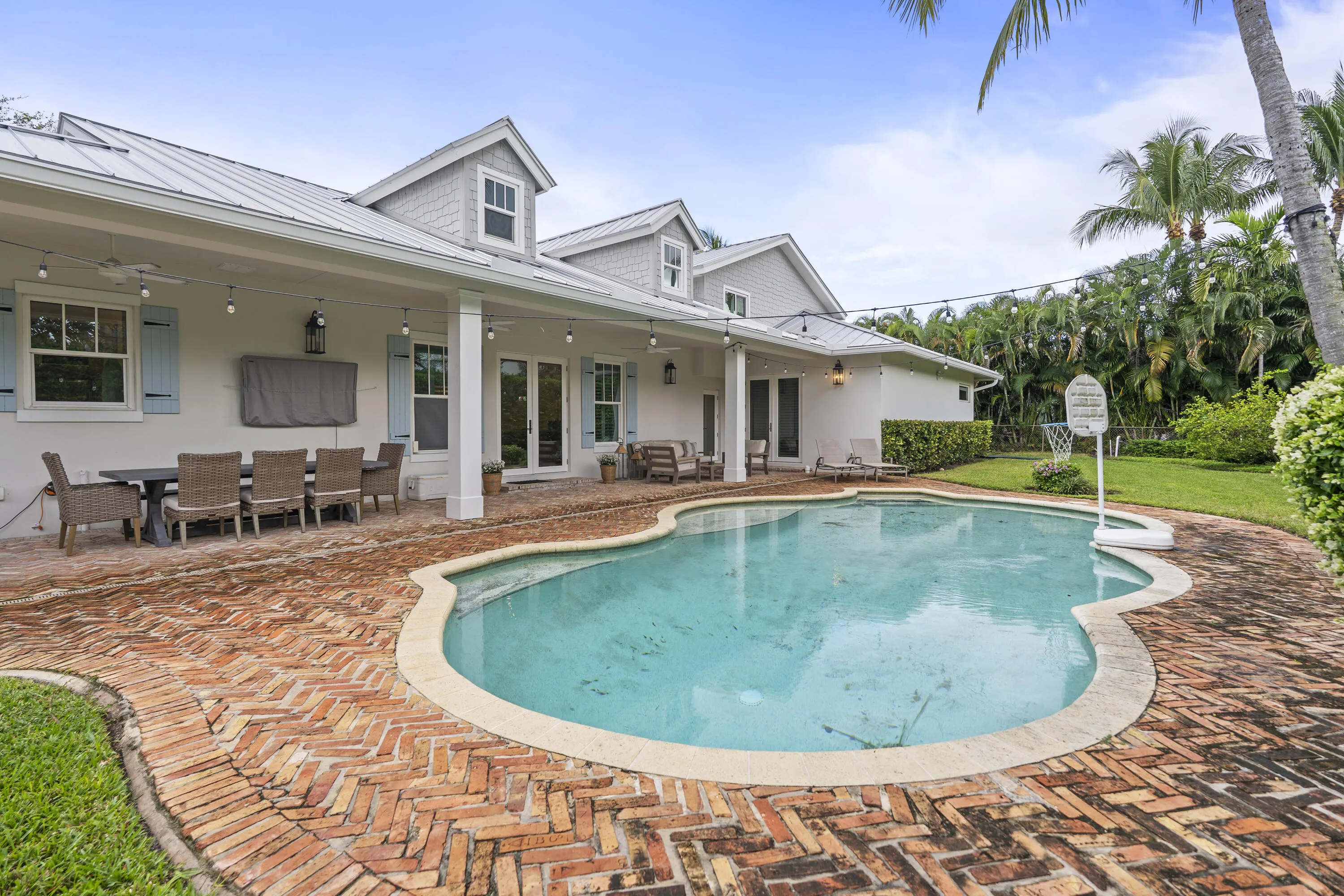 201 NW 17TH Street