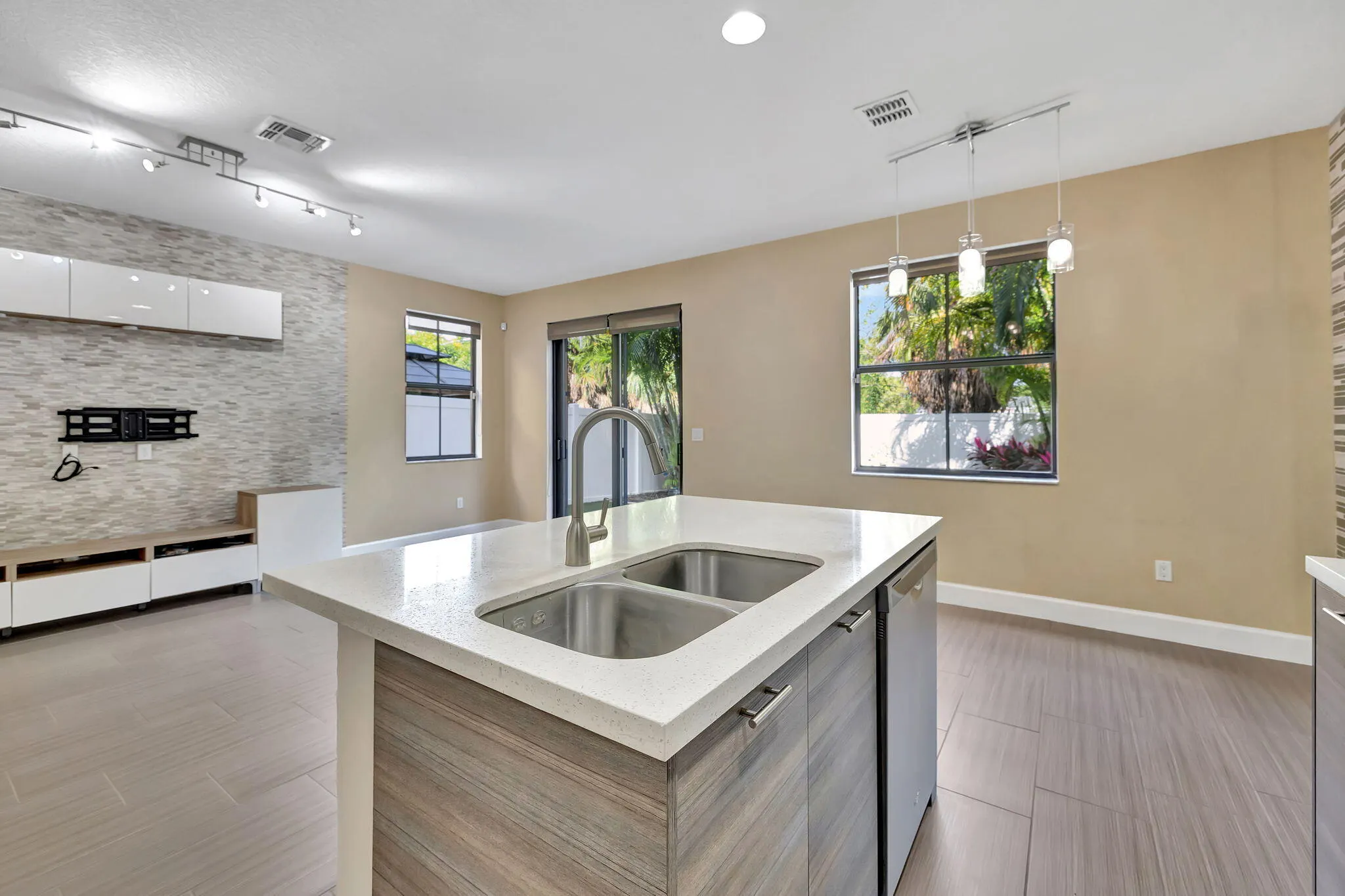 4729 NW 59th Street