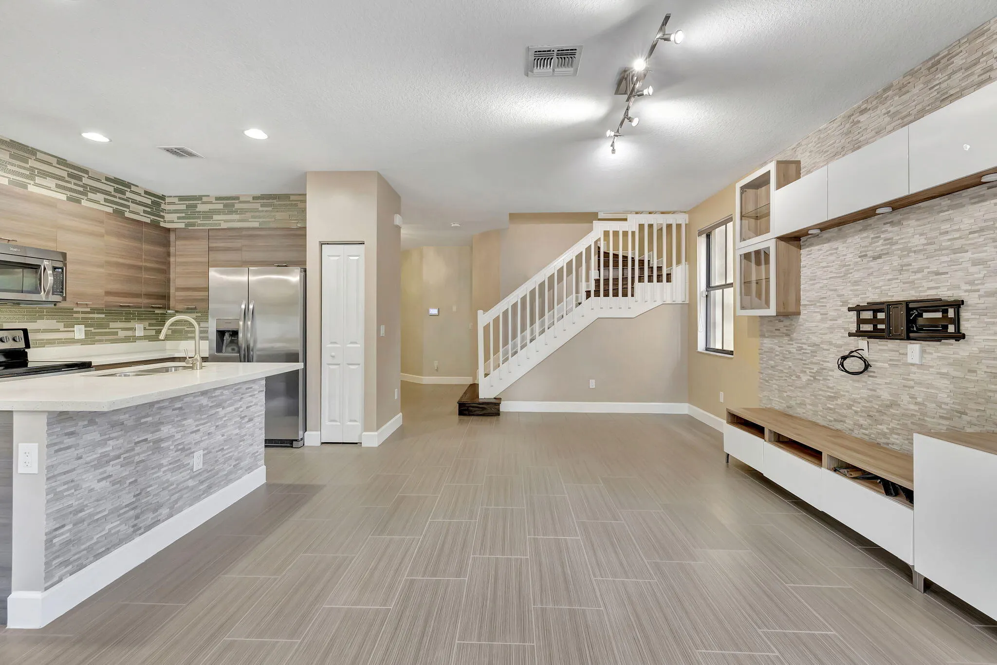 4729 NW 59th Street