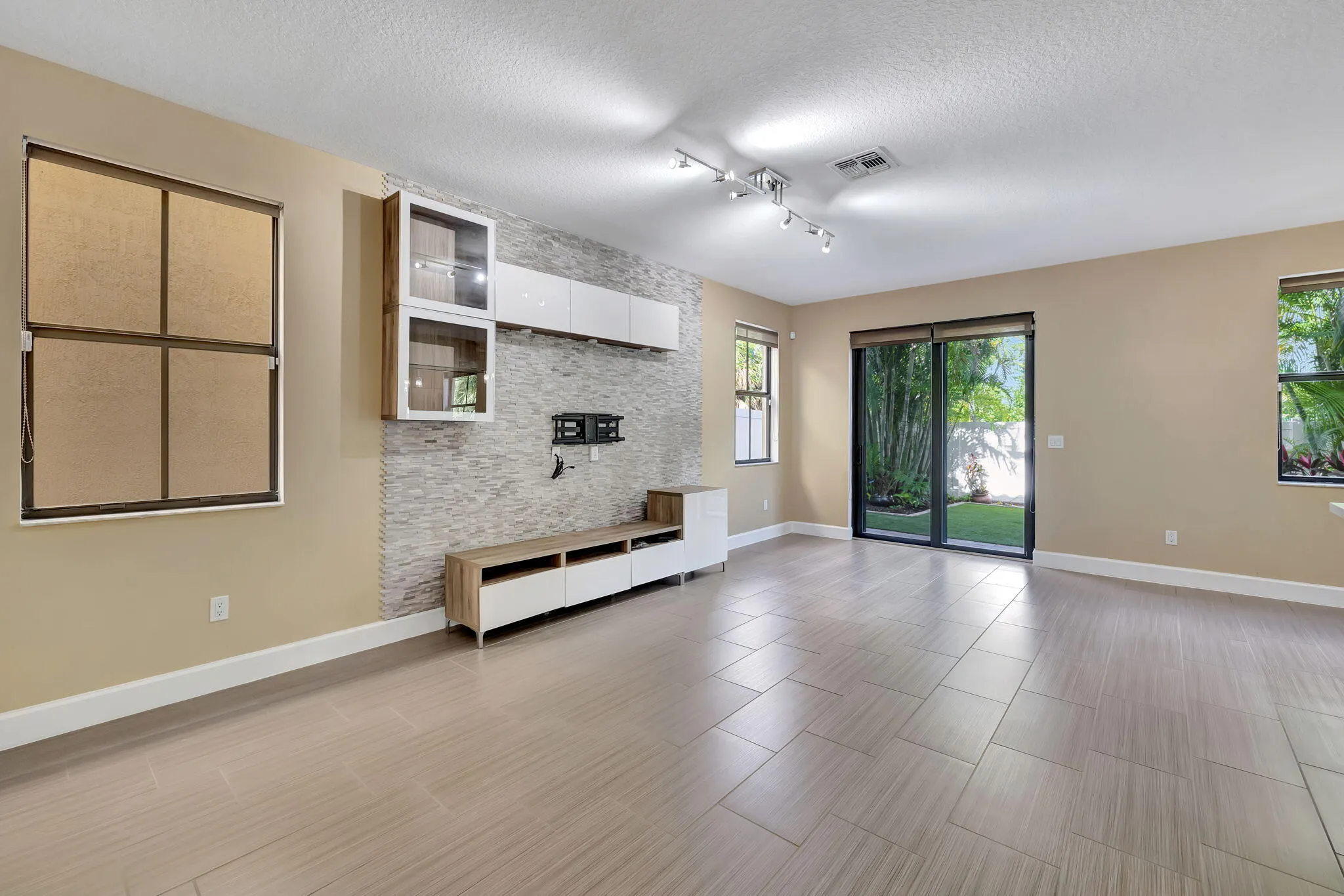 4729 NW 59th Street