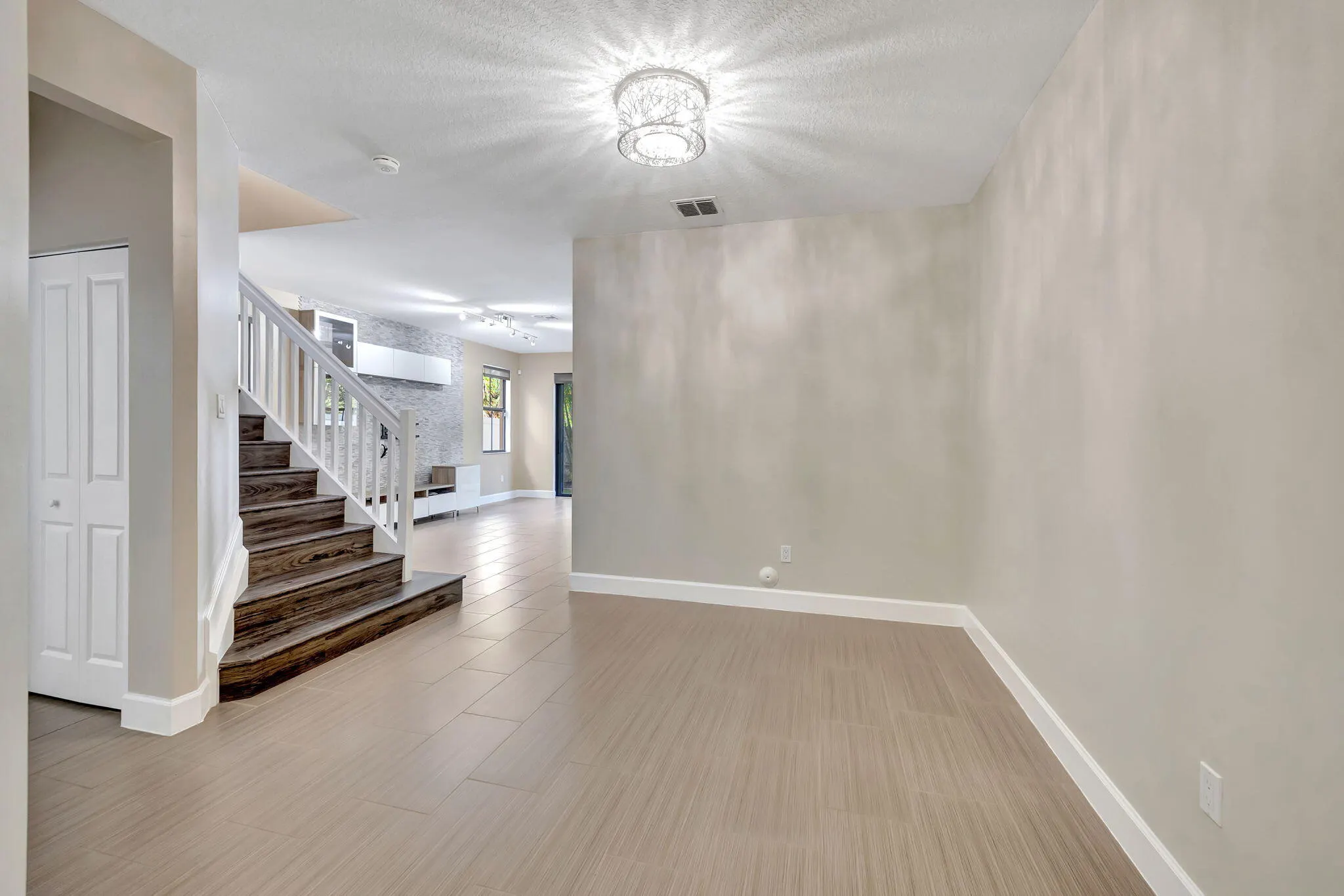 4729 NW 59th Street