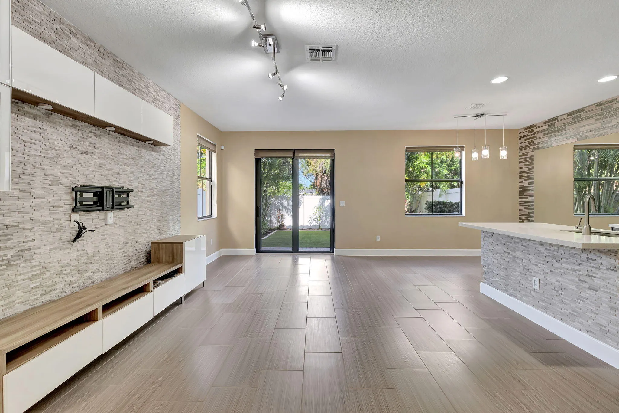 4729 NW 59th Street