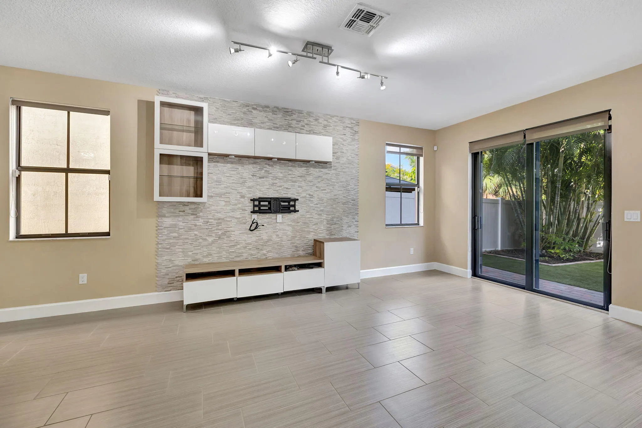 4729 NW 59th Street