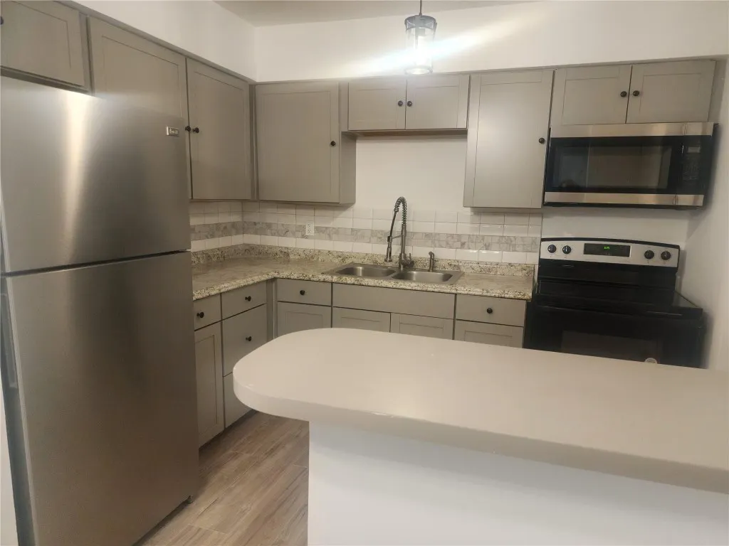 900 SW 11th Street #3