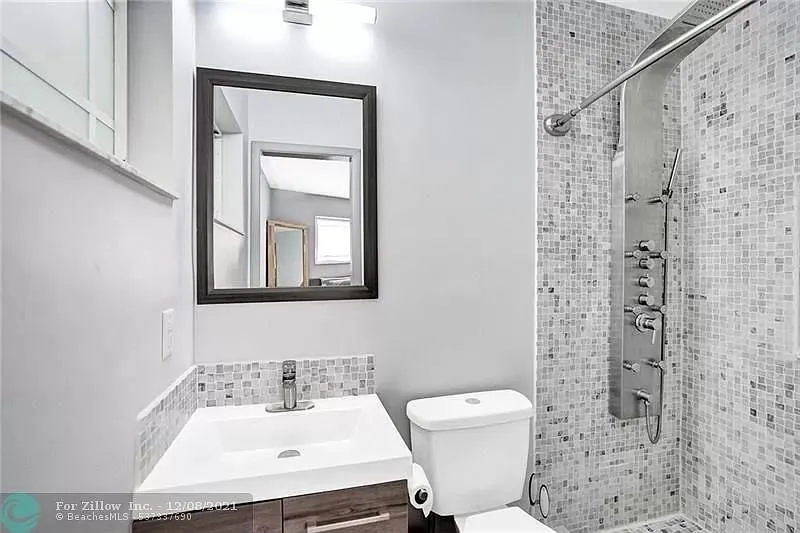 818 NW 28th Ct