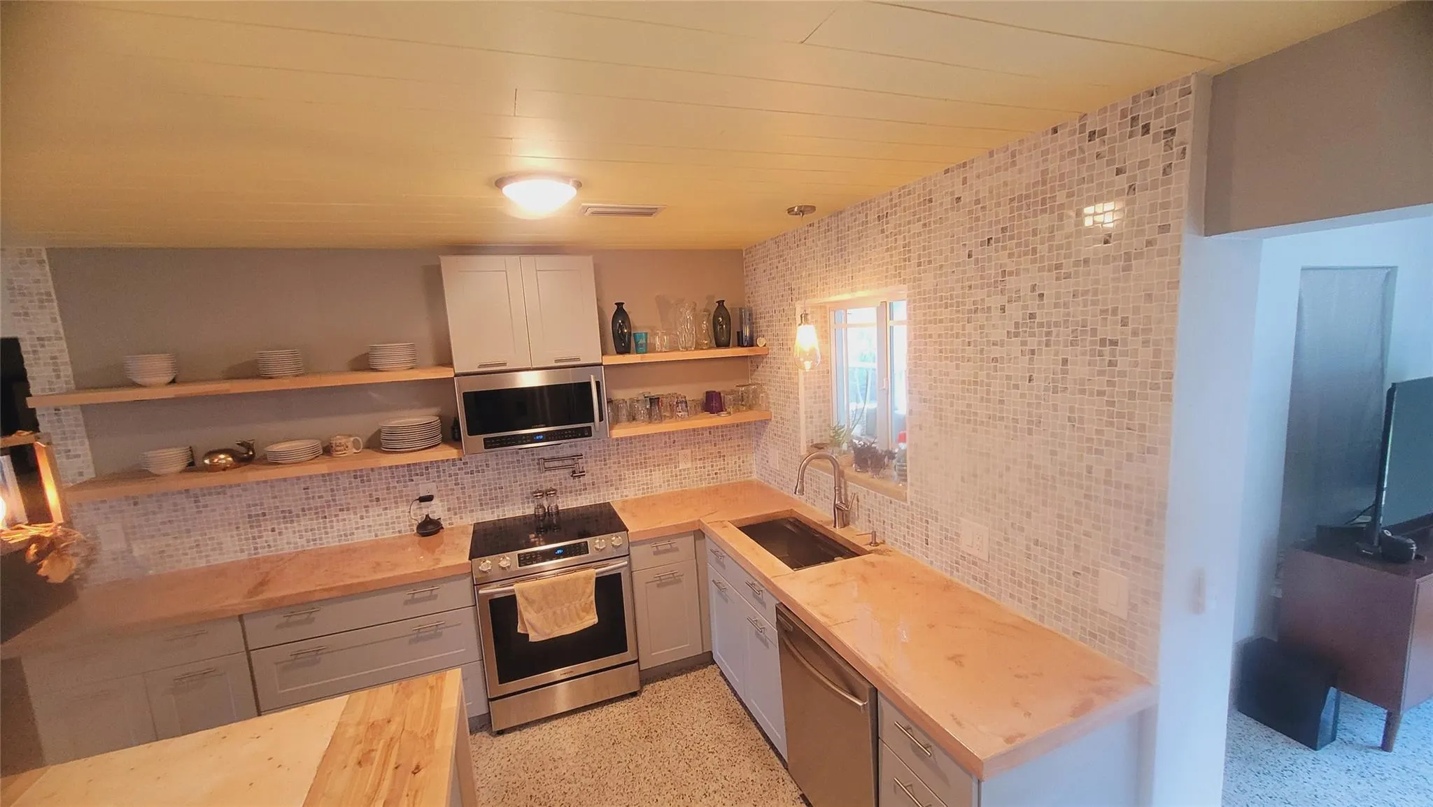 818 NW 28th Ct