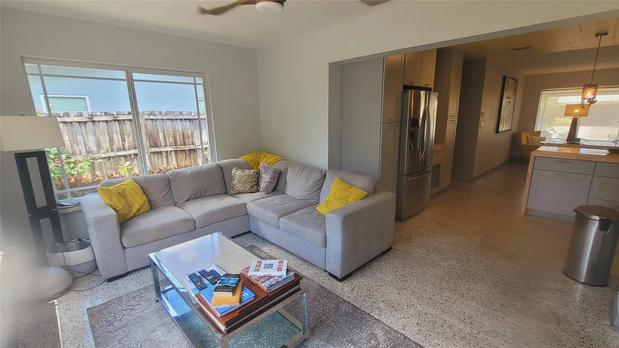 818 NW 28th Ct