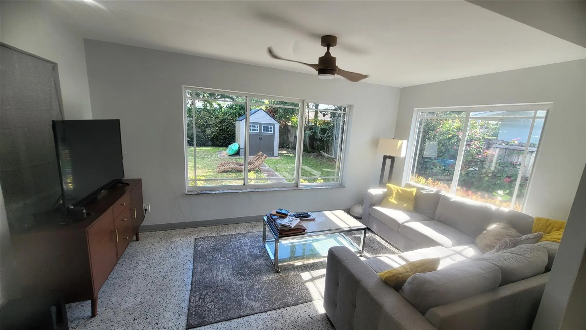 818 NW 28th Ct
