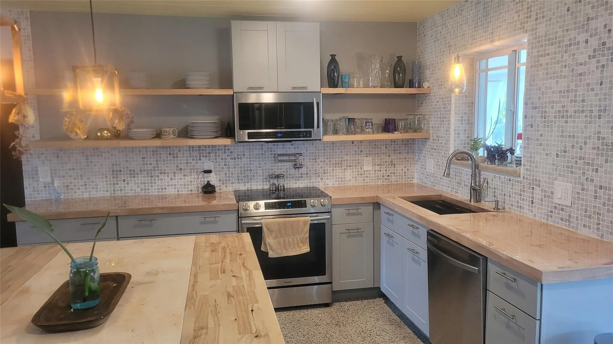 818 NW 28th Ct