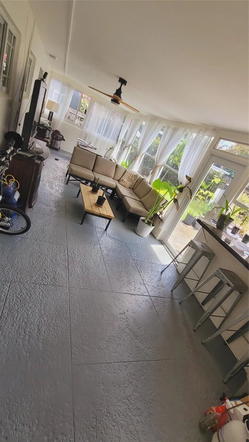 818 NW 28th Ct