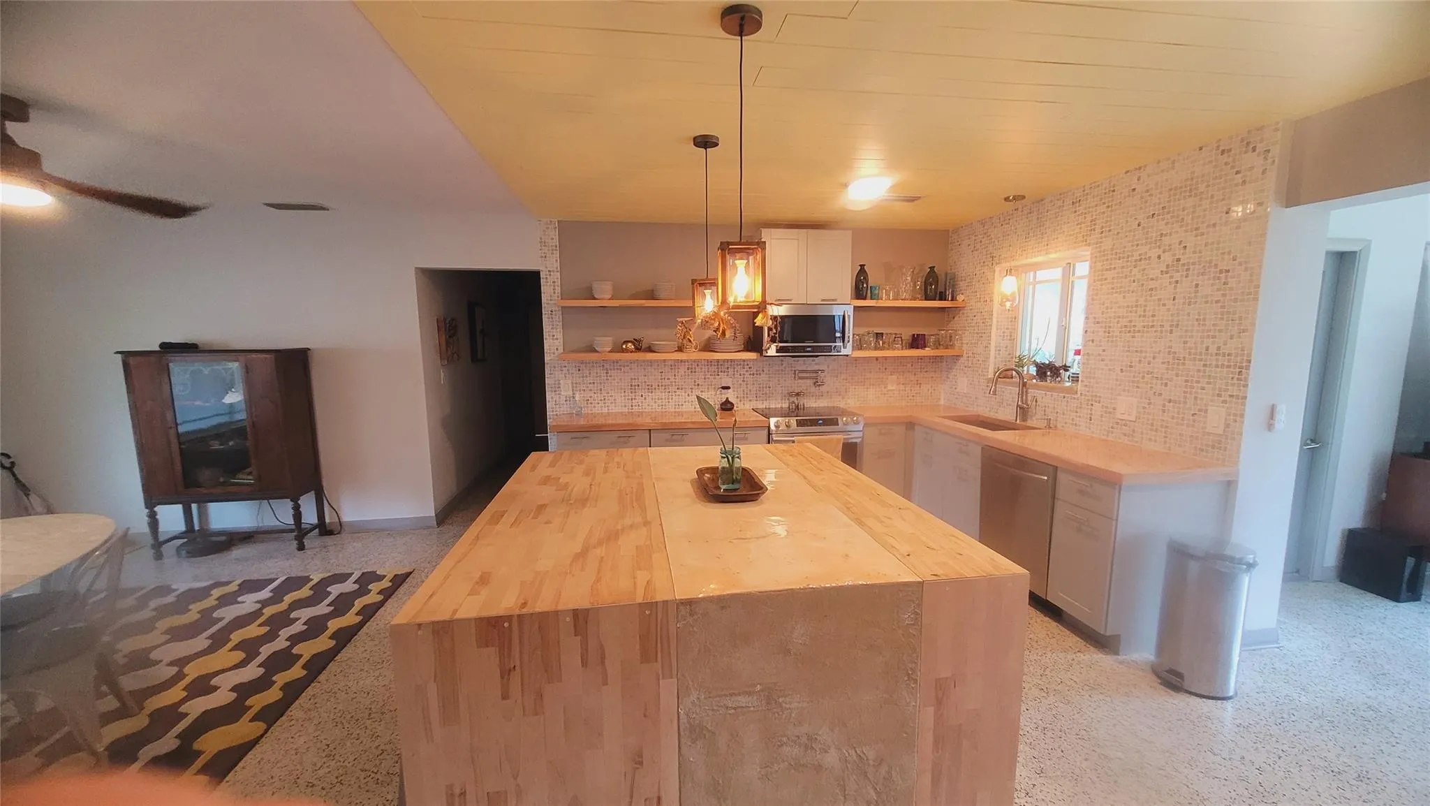 818 NW 28th Ct