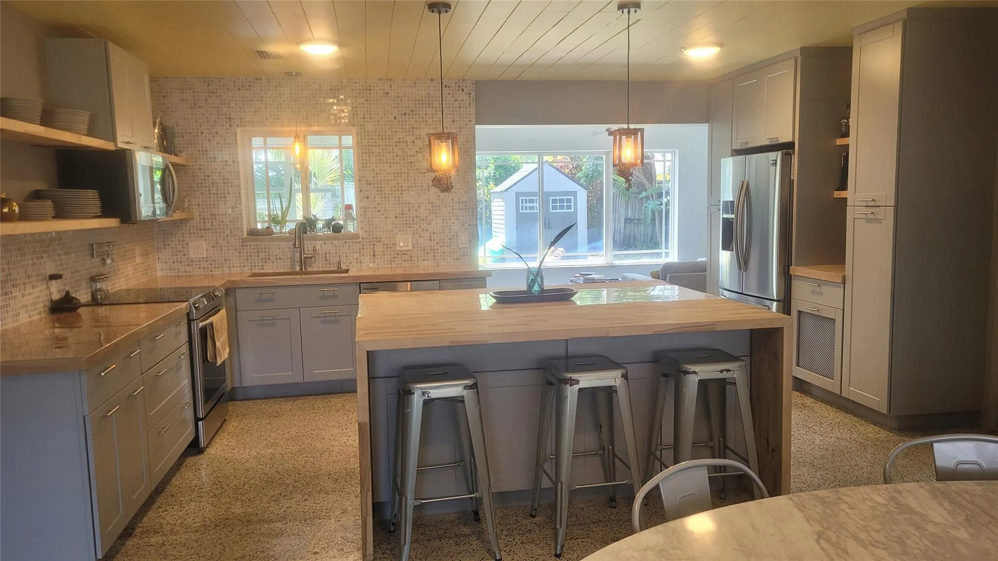 818 NW 28th Ct