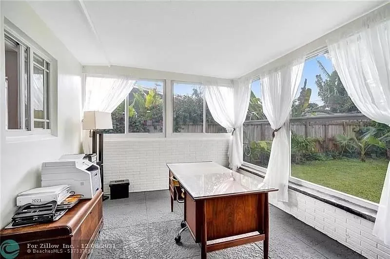 818 NW 28th Ct