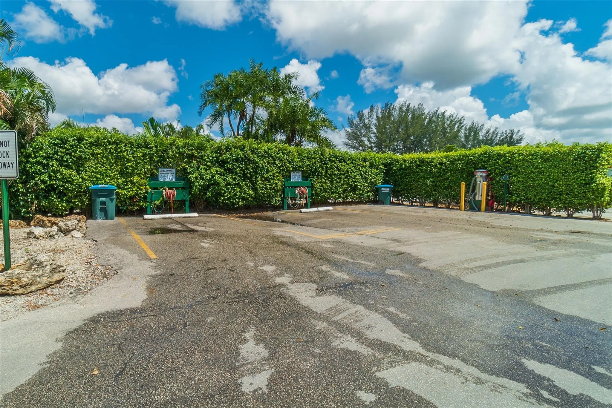 9611 N Hollybrook Lake Drive #107