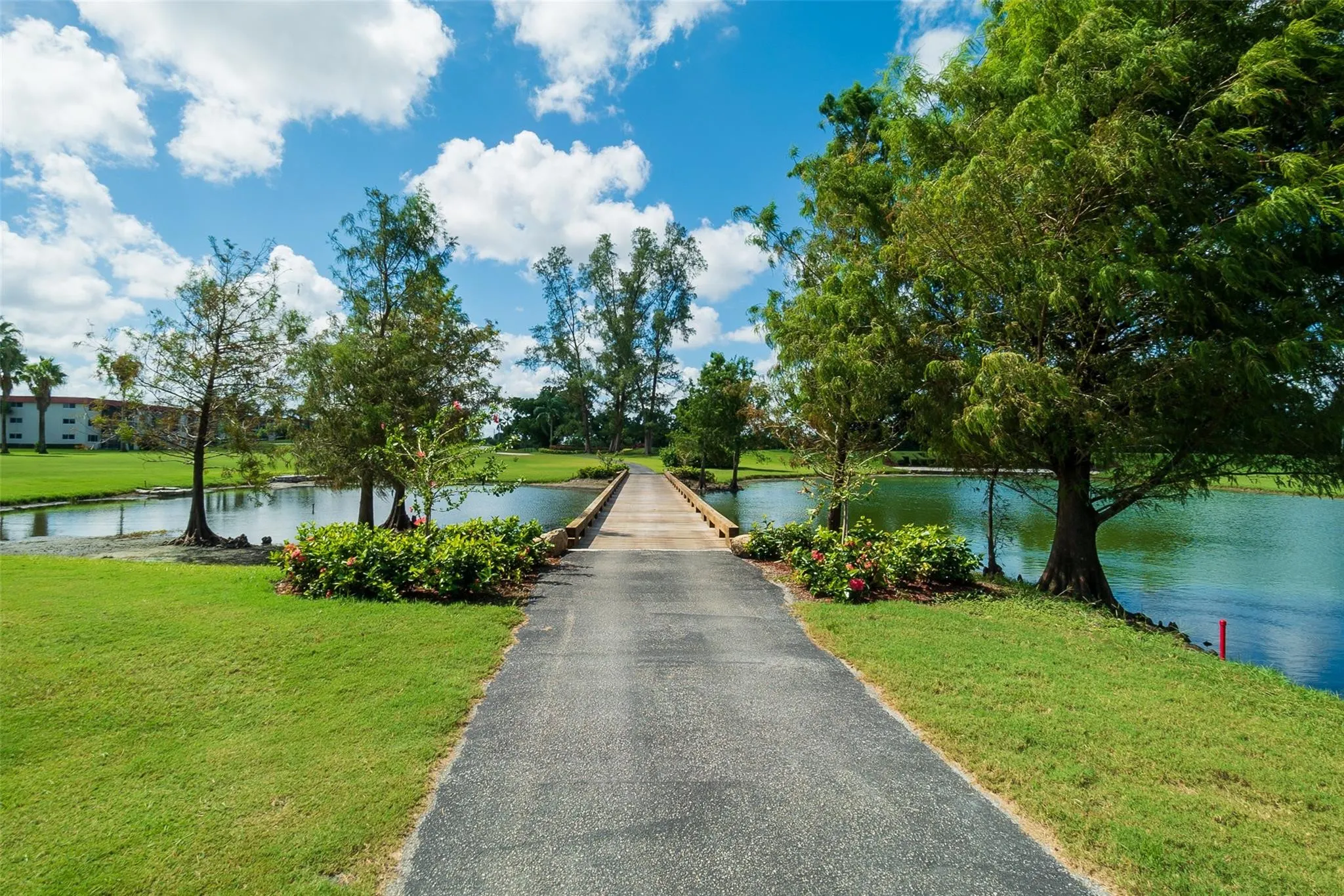 9611 N Hollybrook Lake Drive #107
