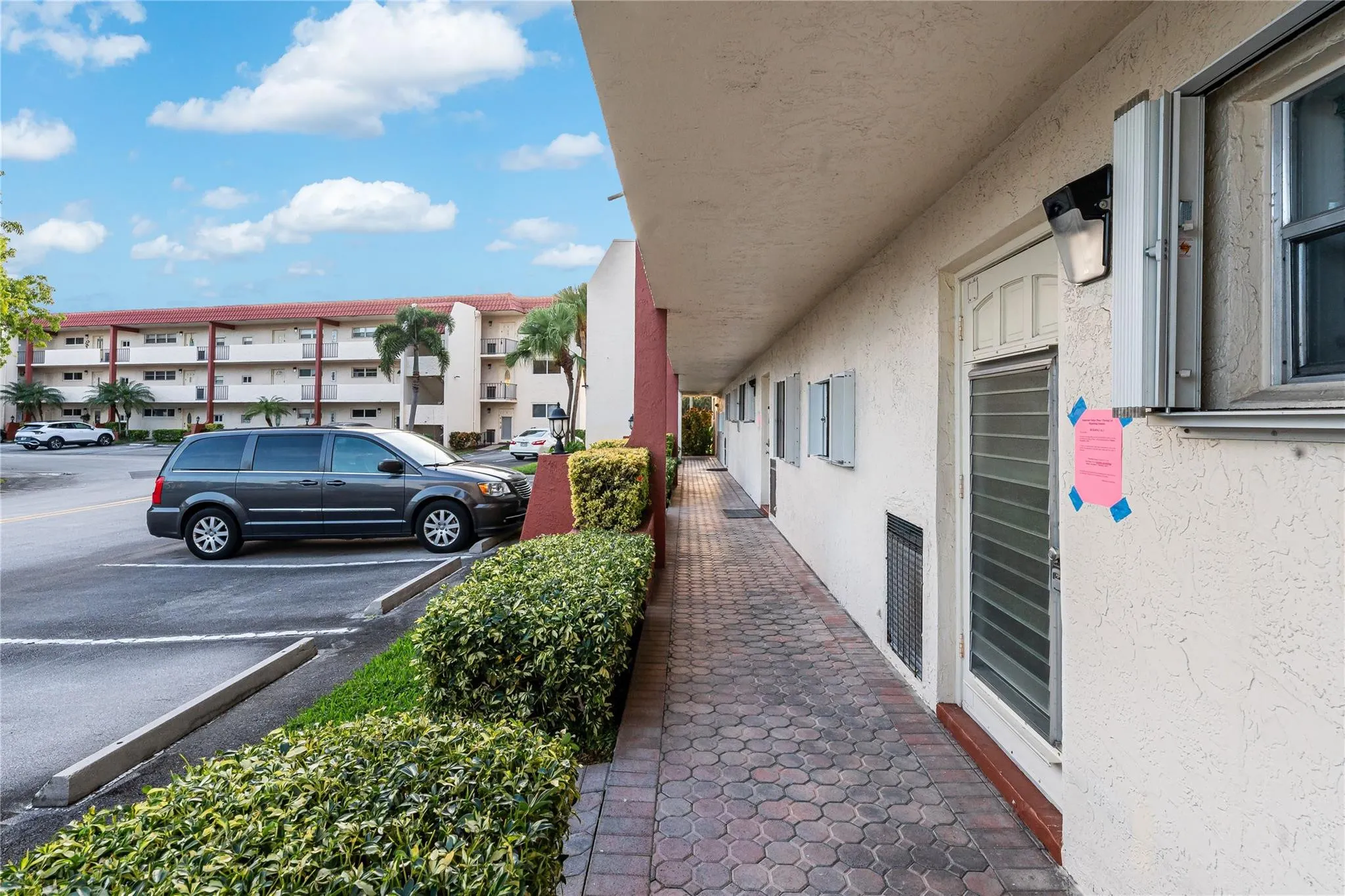 9611 N Hollybrook Lake Drive #107