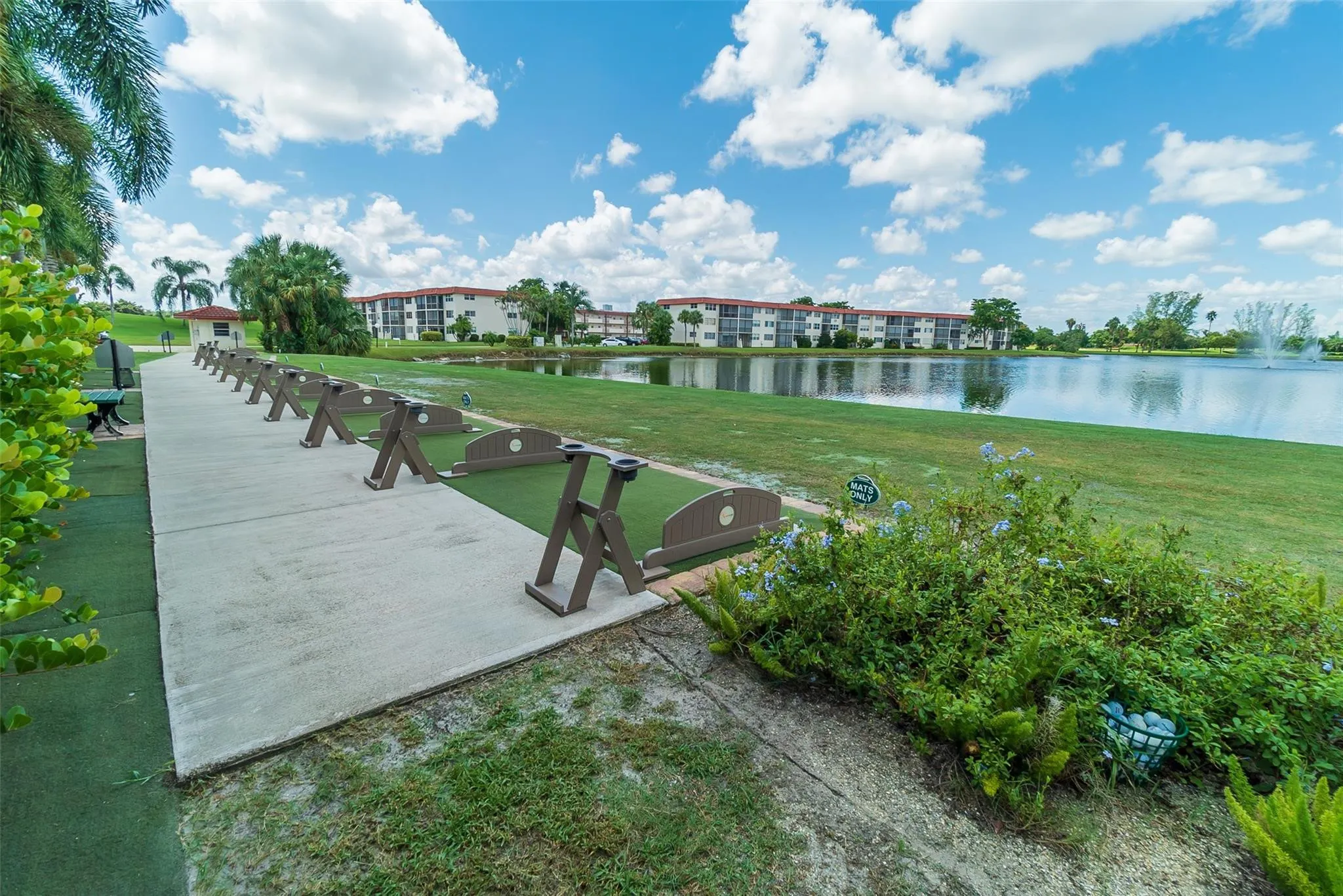 9611 N Hollybrook Lake Drive #107