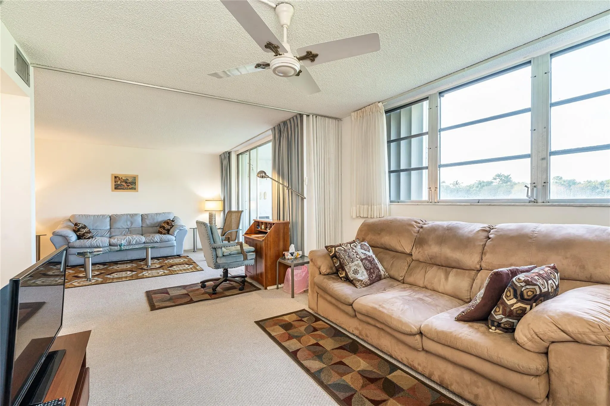 9611 N Hollybrook Lake Drive #107