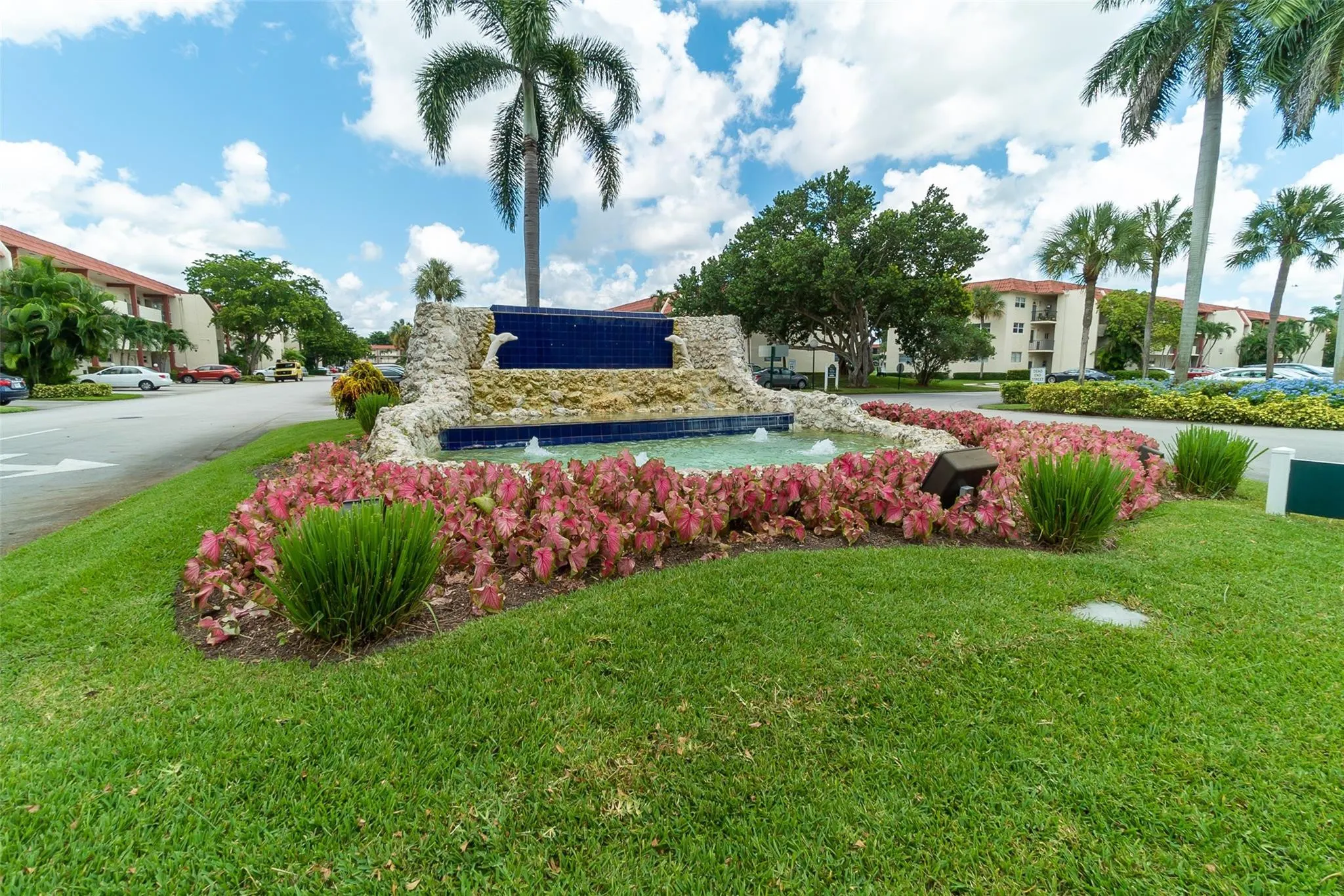 9611 N Hollybrook Lake Drive #107