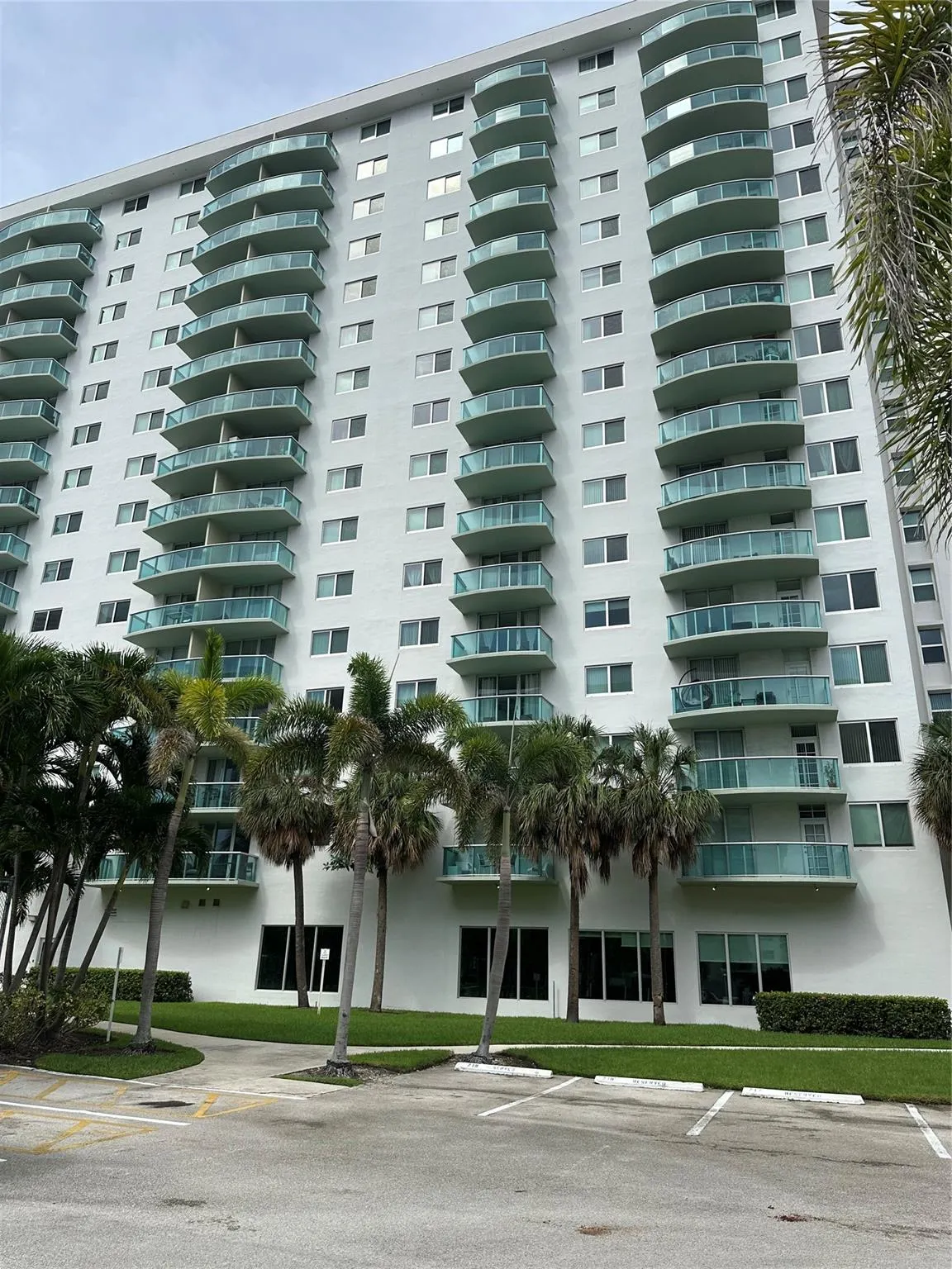19380 COLLINS AVE, #1610