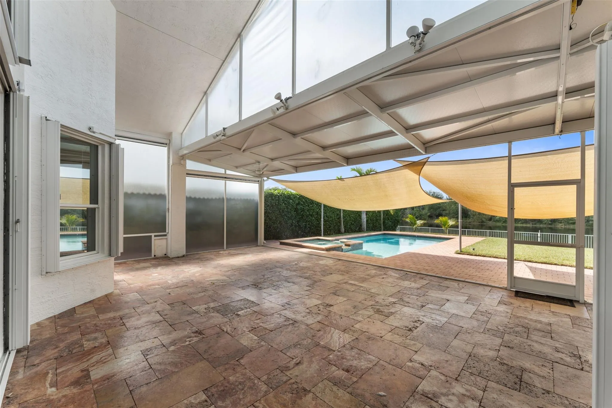 5318 SW 195th Terrace