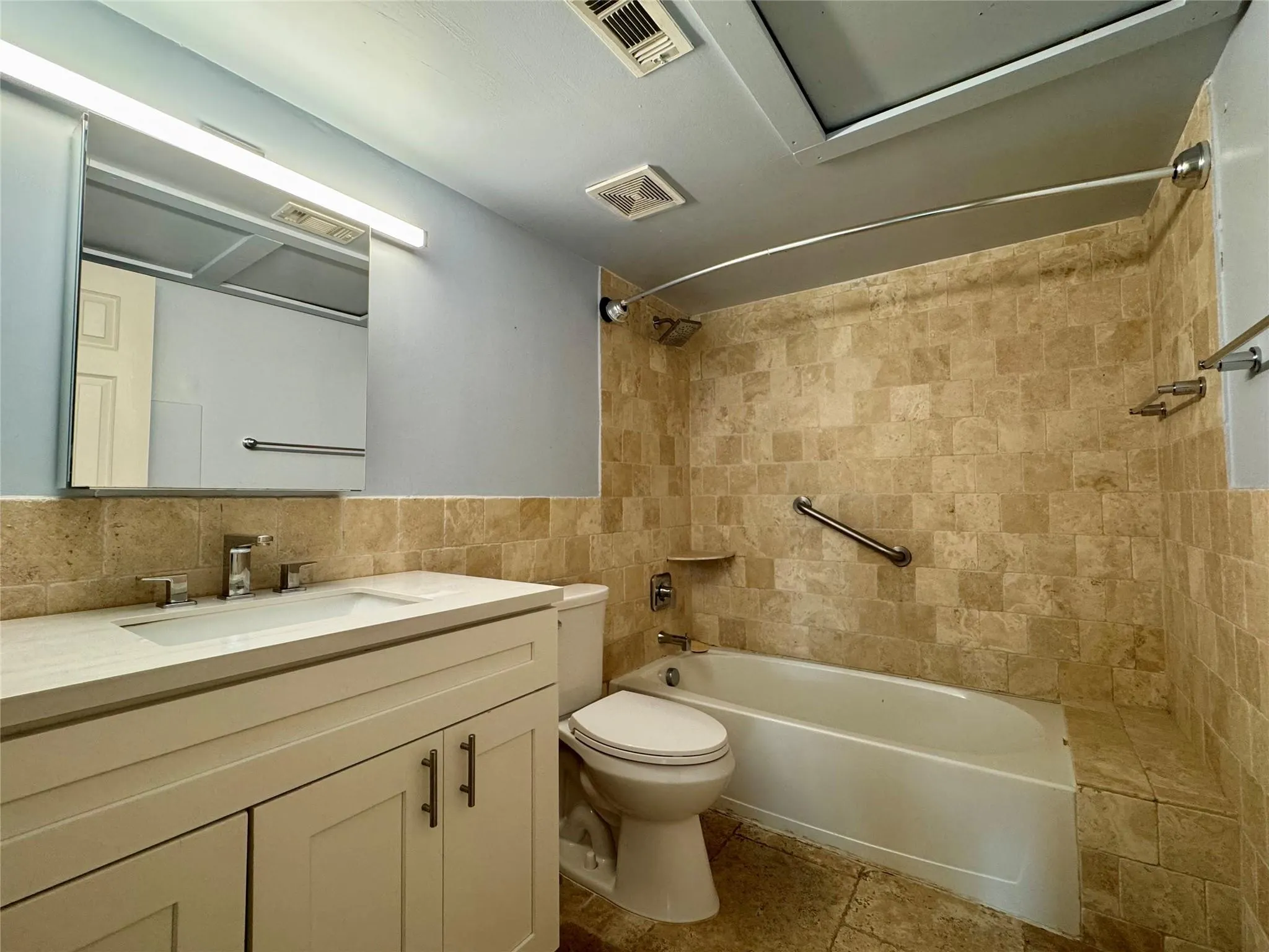 124 NE 19th Ct, #102B