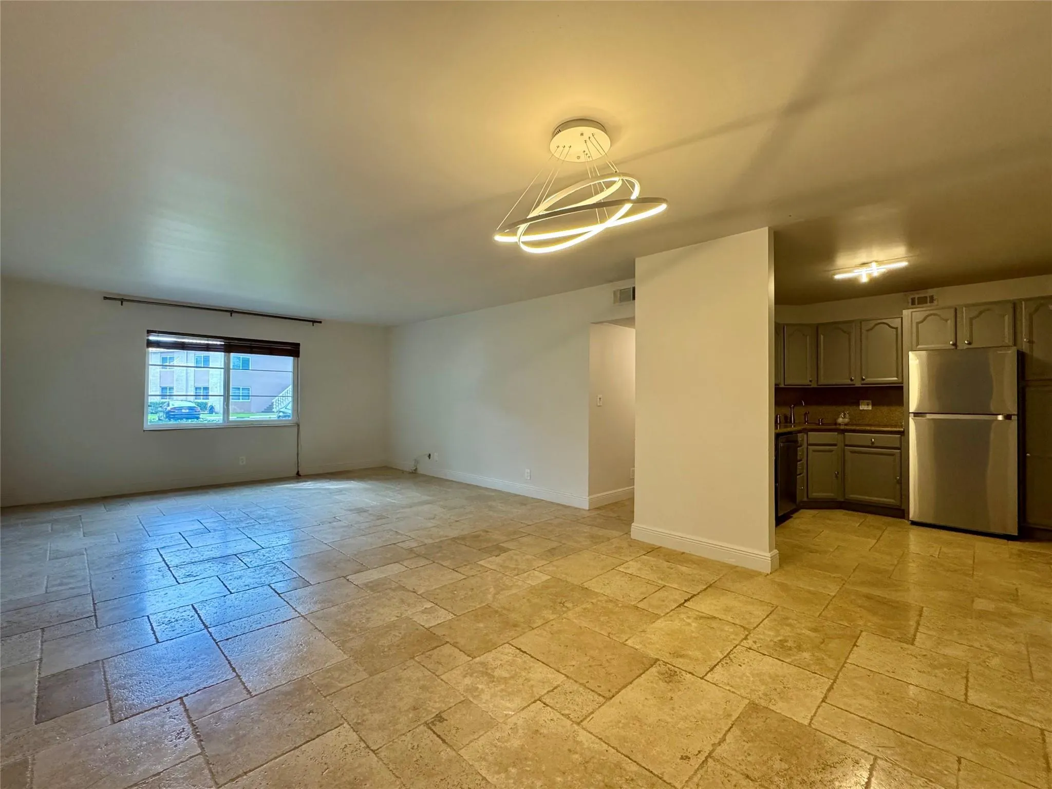 124 NE 19th Ct, #102B