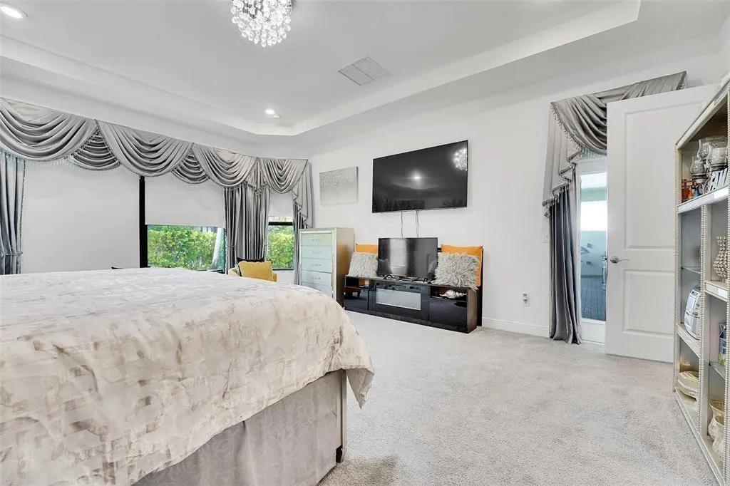 5395 5395 SAINT VINCENT LANE