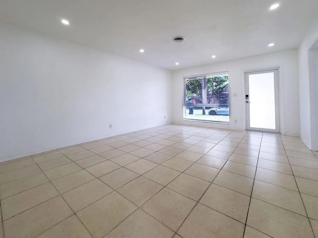 928 Orange Isle