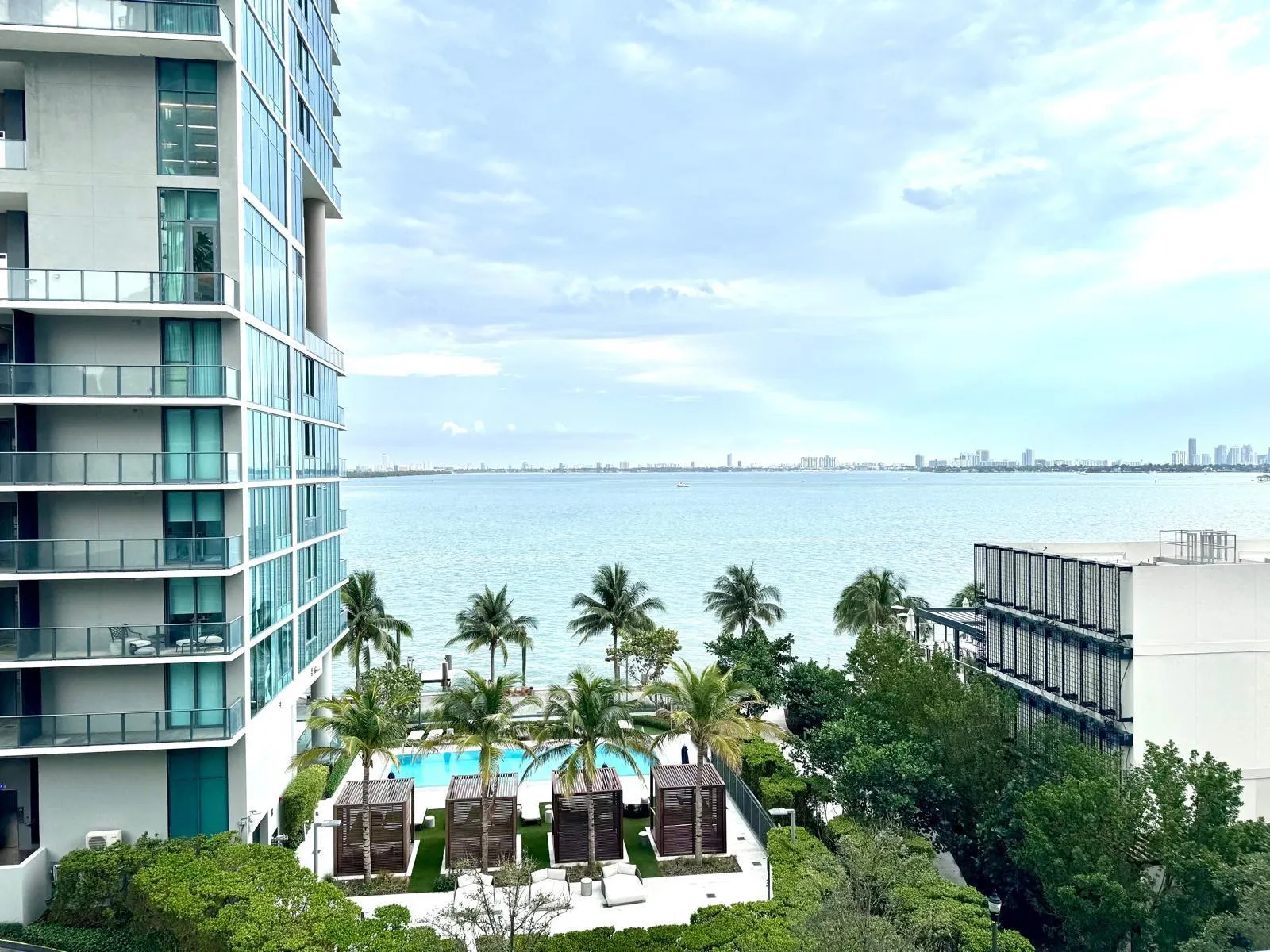 650 NE 32nd St, #2507