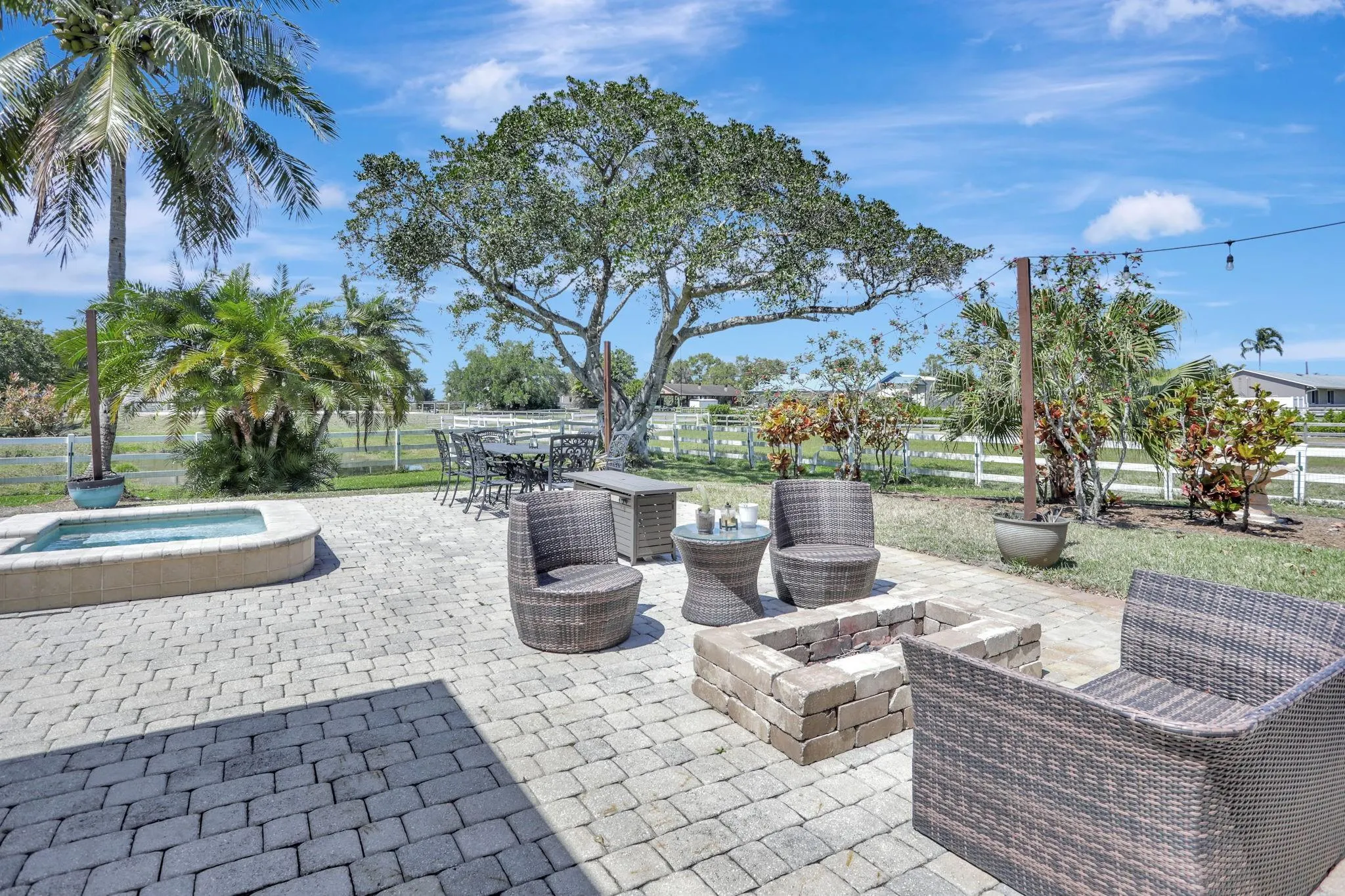 7999 NW 82nd Ter