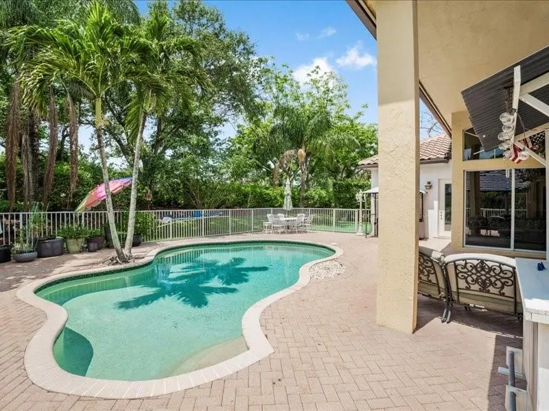 6543 NW 105th Ter