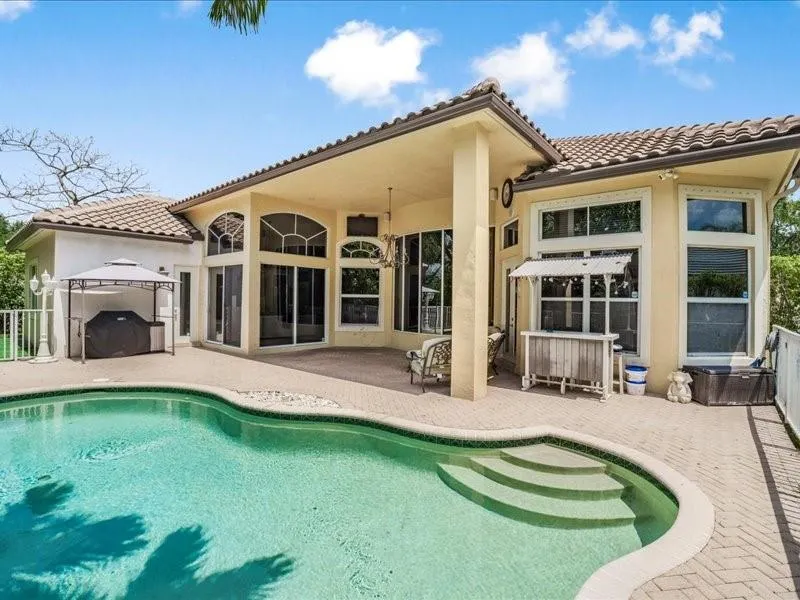 6543 NW 105th Ter