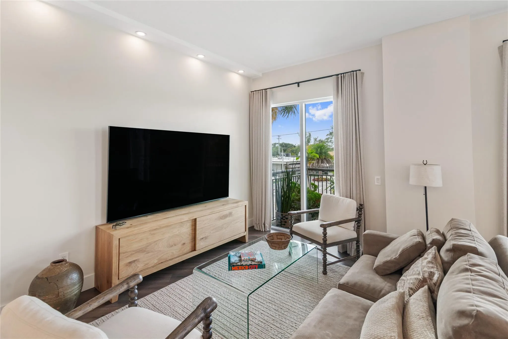 2631 NE 14th Ave, #209