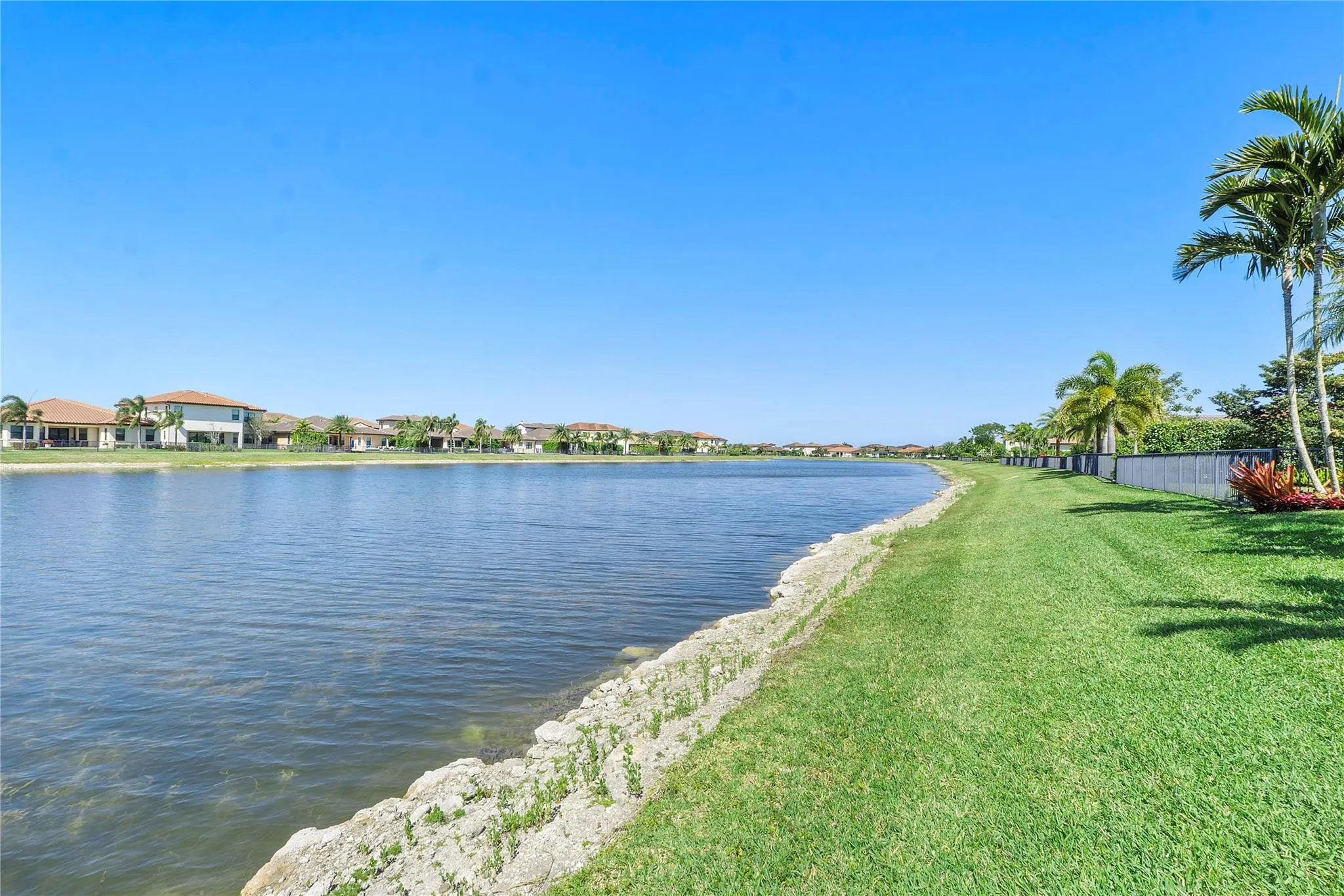 12155 S Baypoint Cir
