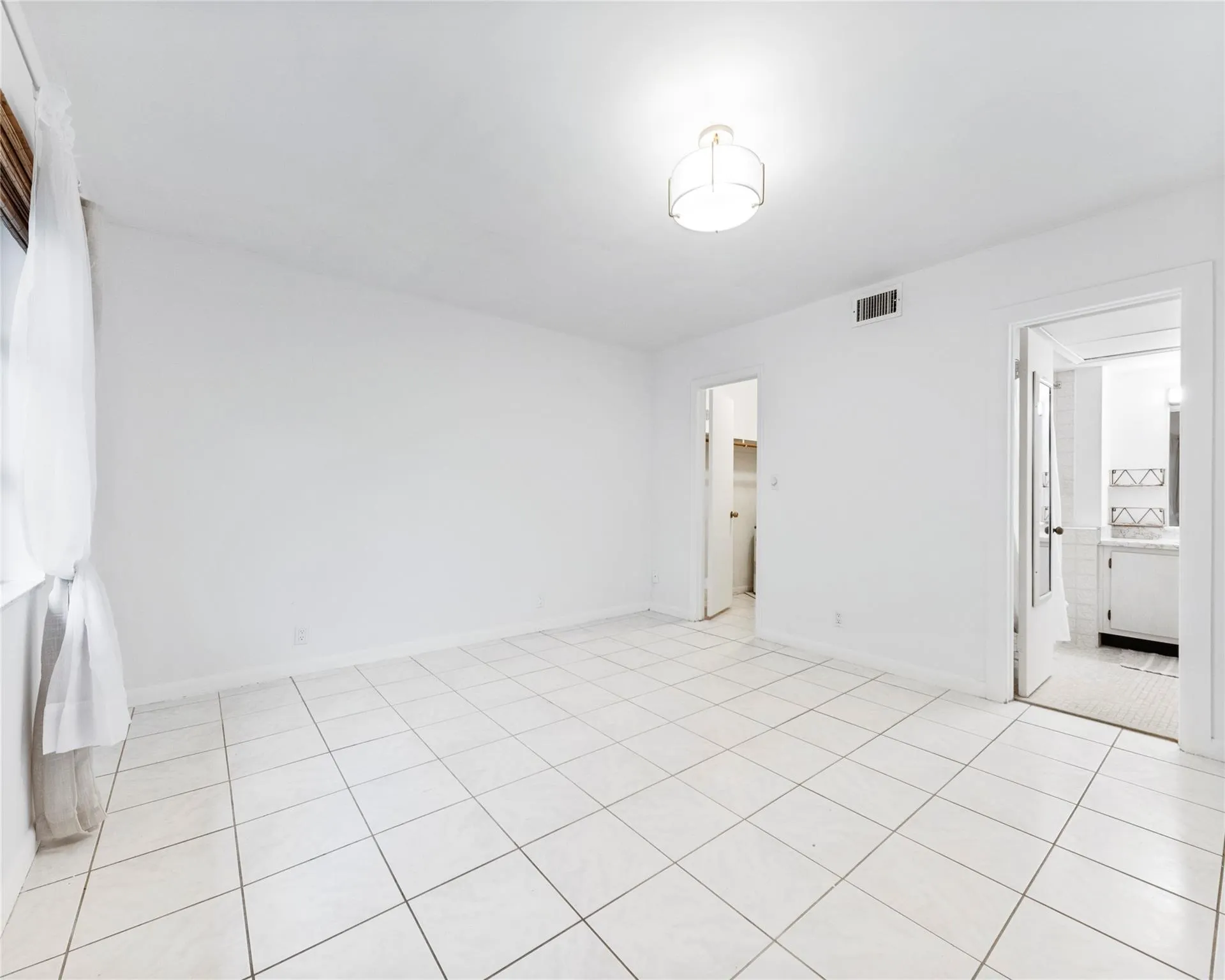 1950 N Andrews Ave, #210D