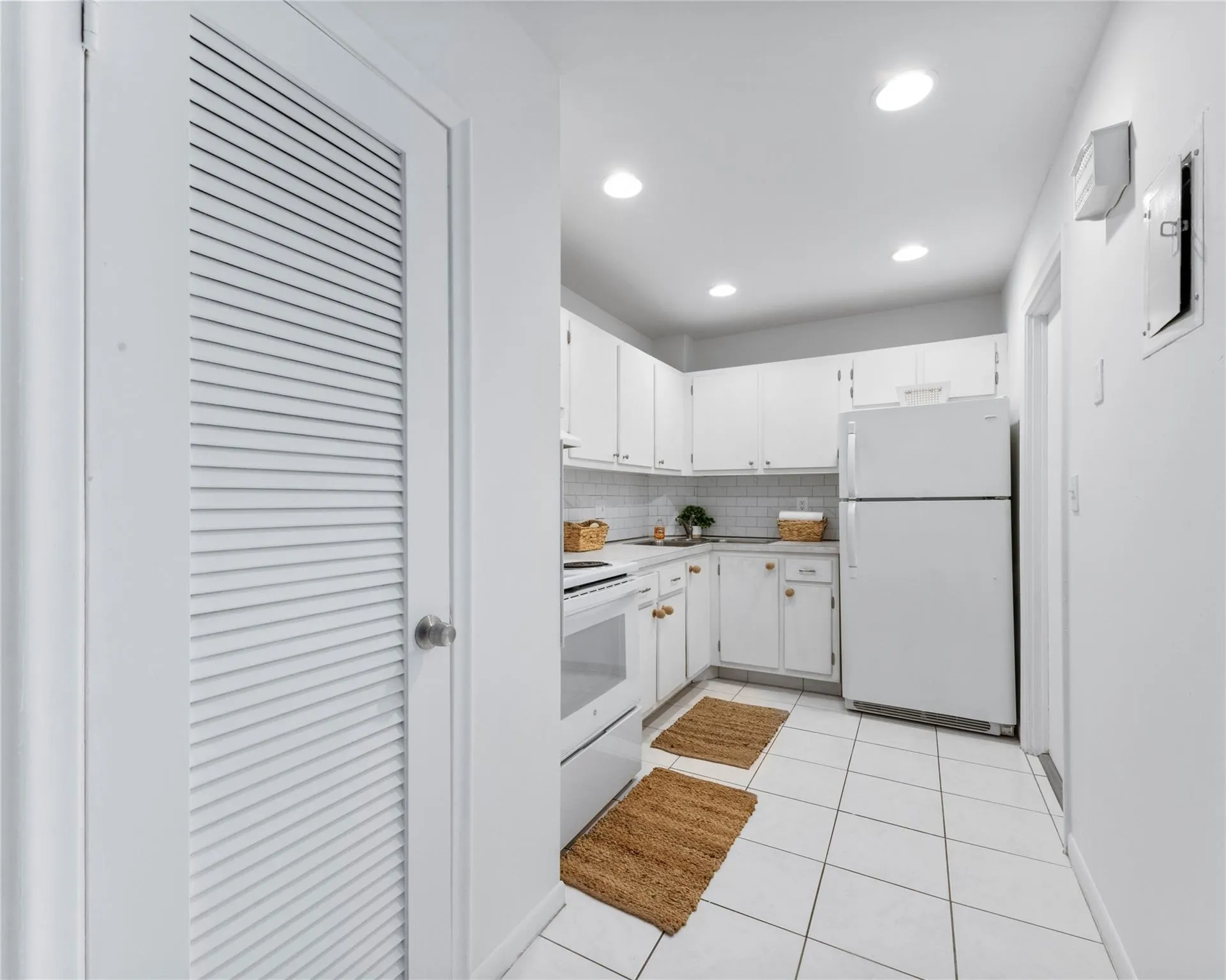 1950 N Andrews Ave, #210D