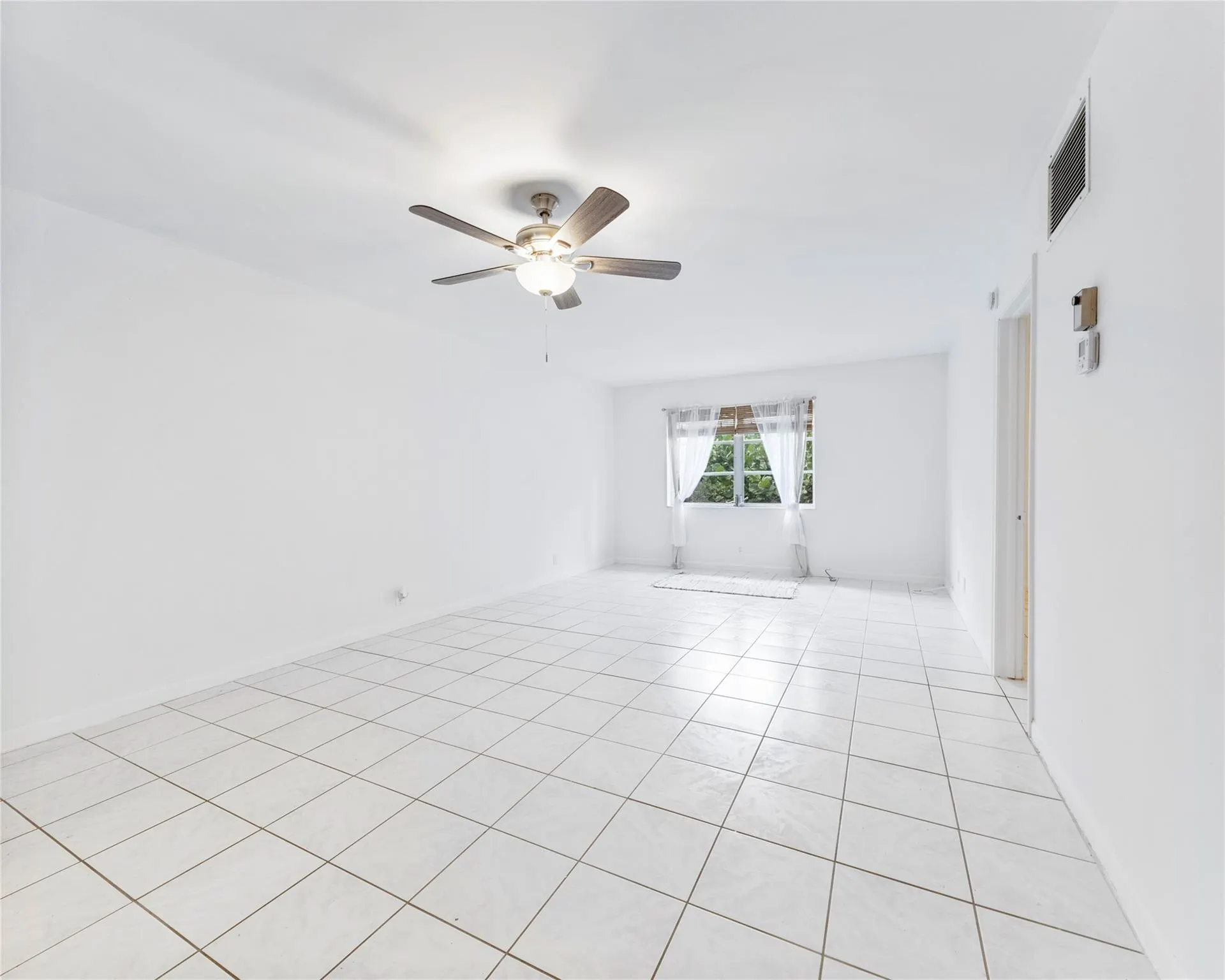 1950 N Andrews Ave, #210D