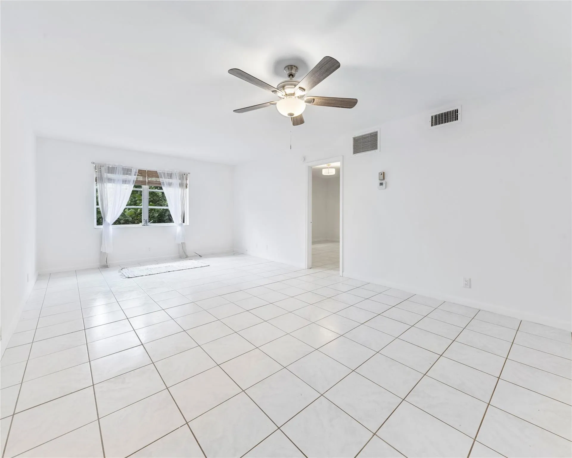 1950 N Andrews Ave, #210D