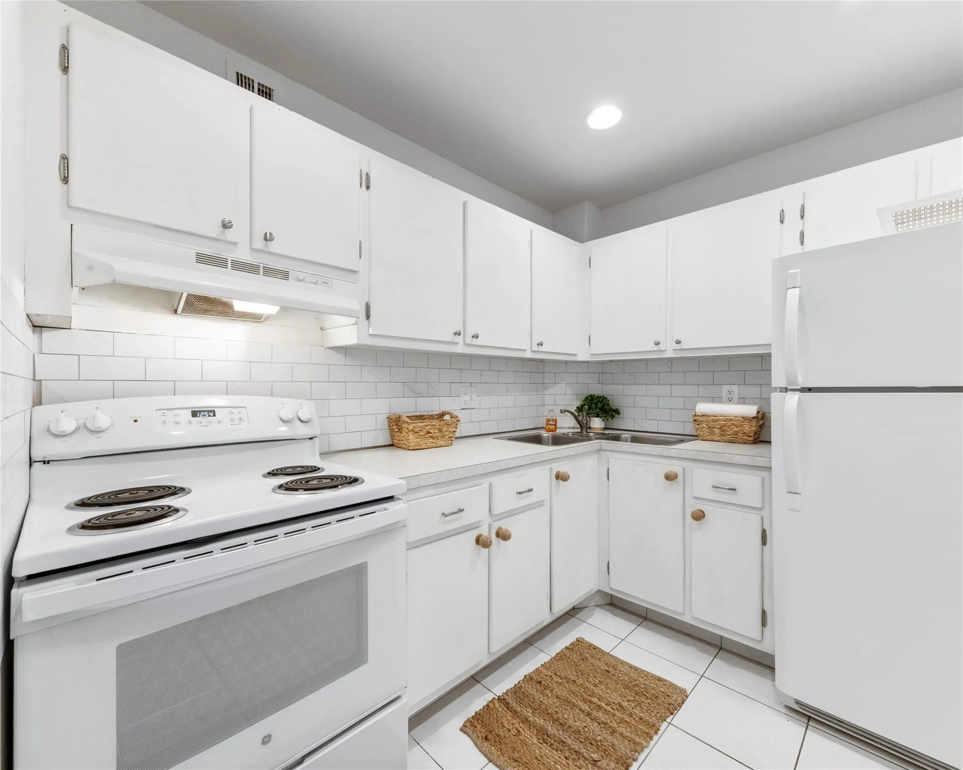 1950 N Andrews Ave, #210D