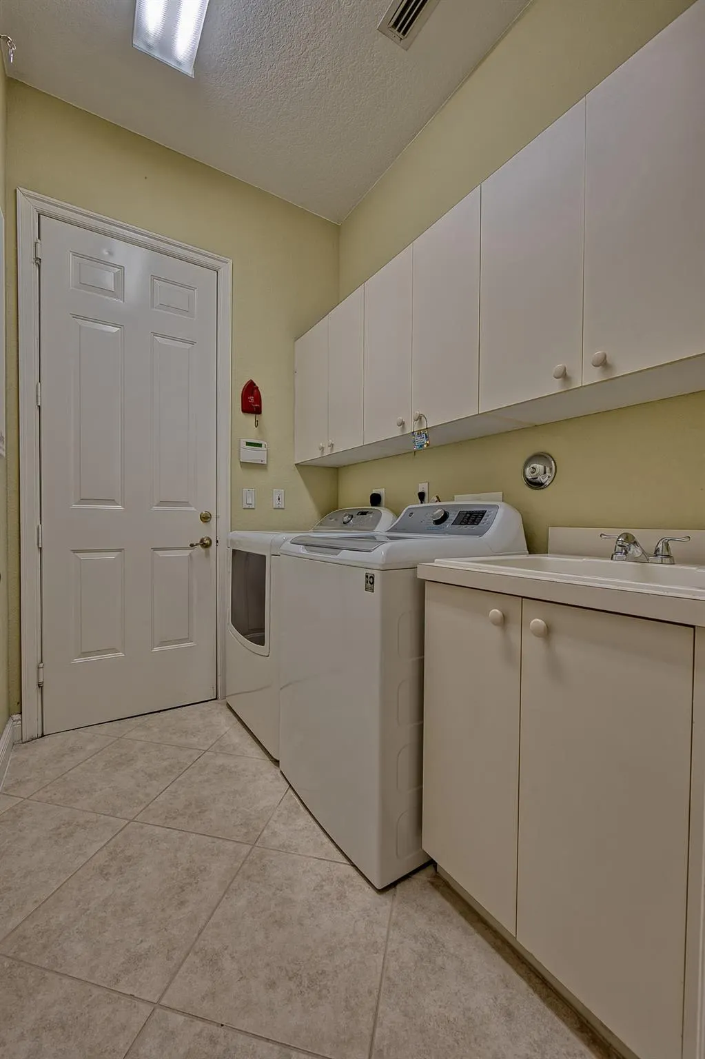 7501 NW 115th Ter