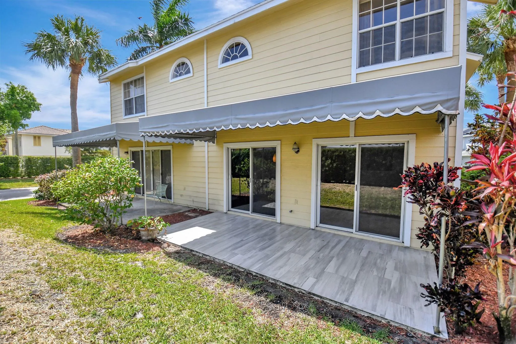 5043 Pointe Emerald Ln