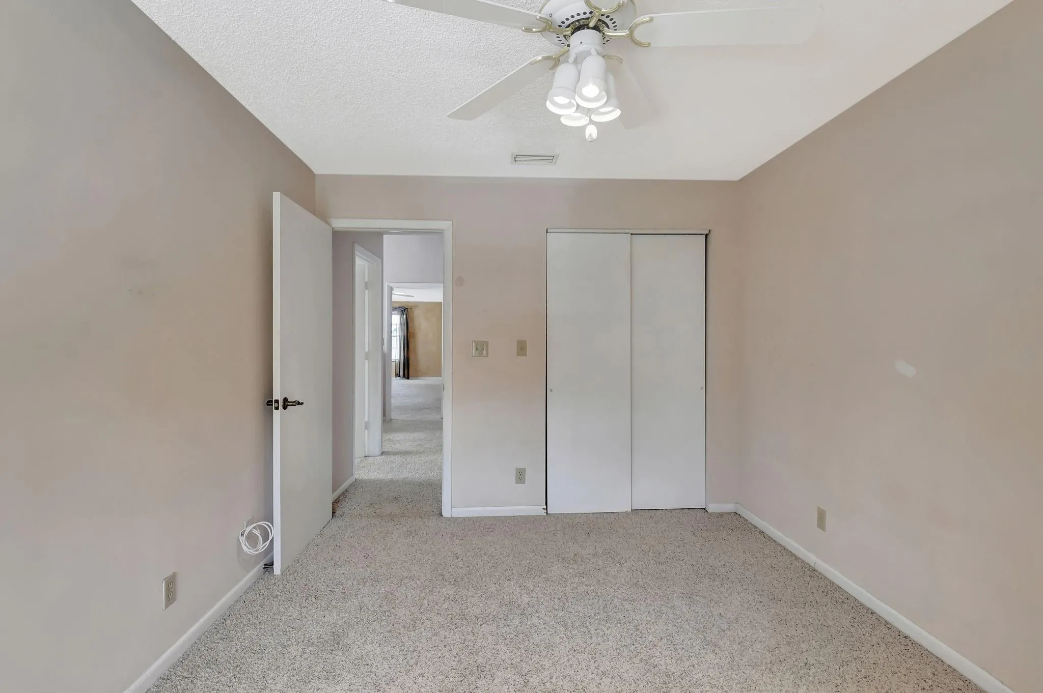 5043 Pointe Emerald Ln