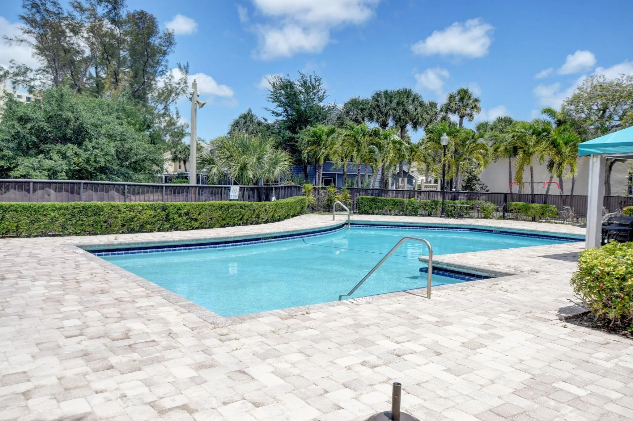 5043 Pointe Emerald Ln